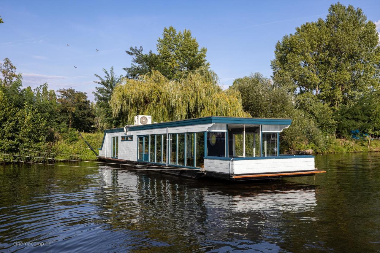 Houseboat - Place In Botel Praha
