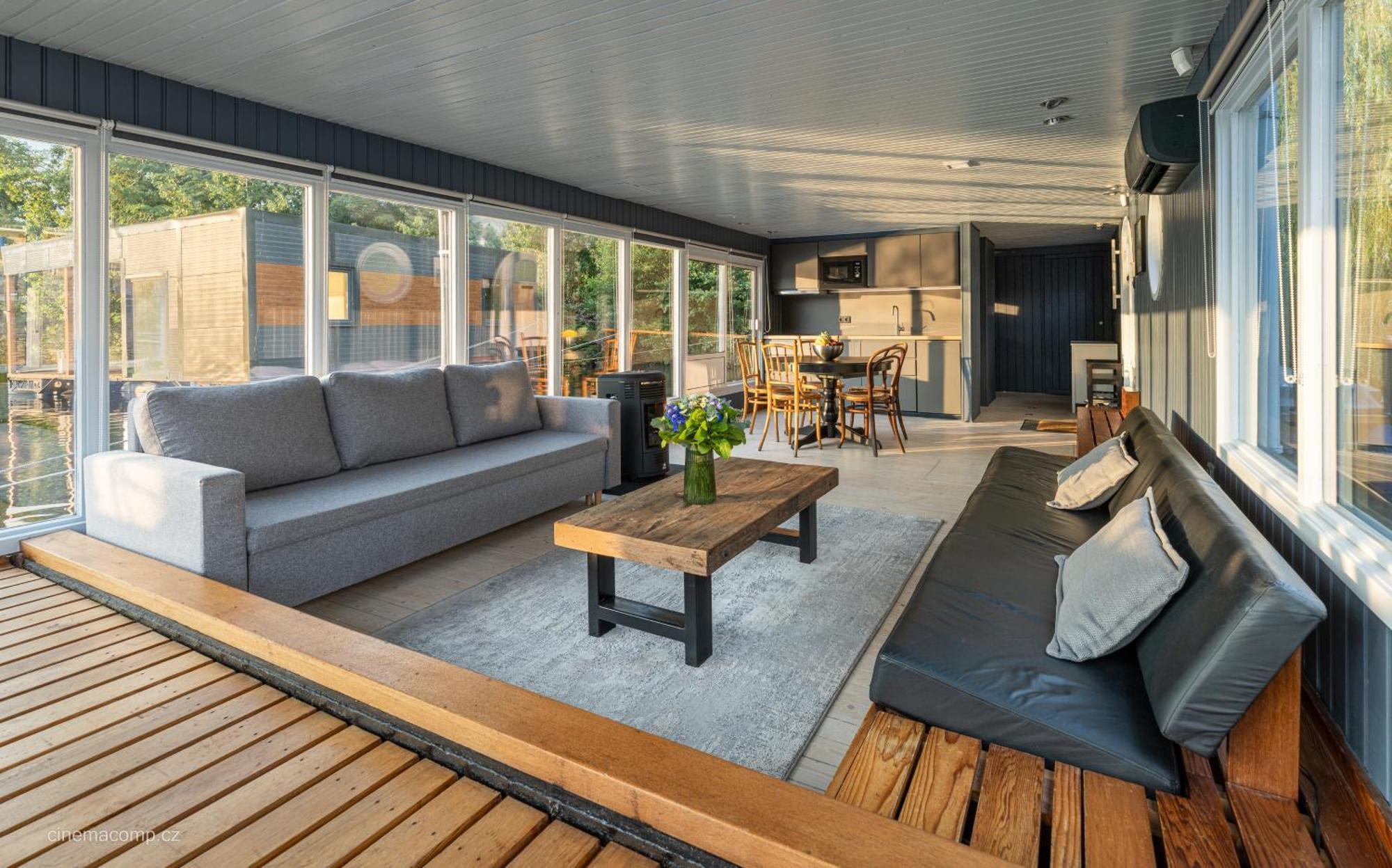 Houseboat - Place In Praha