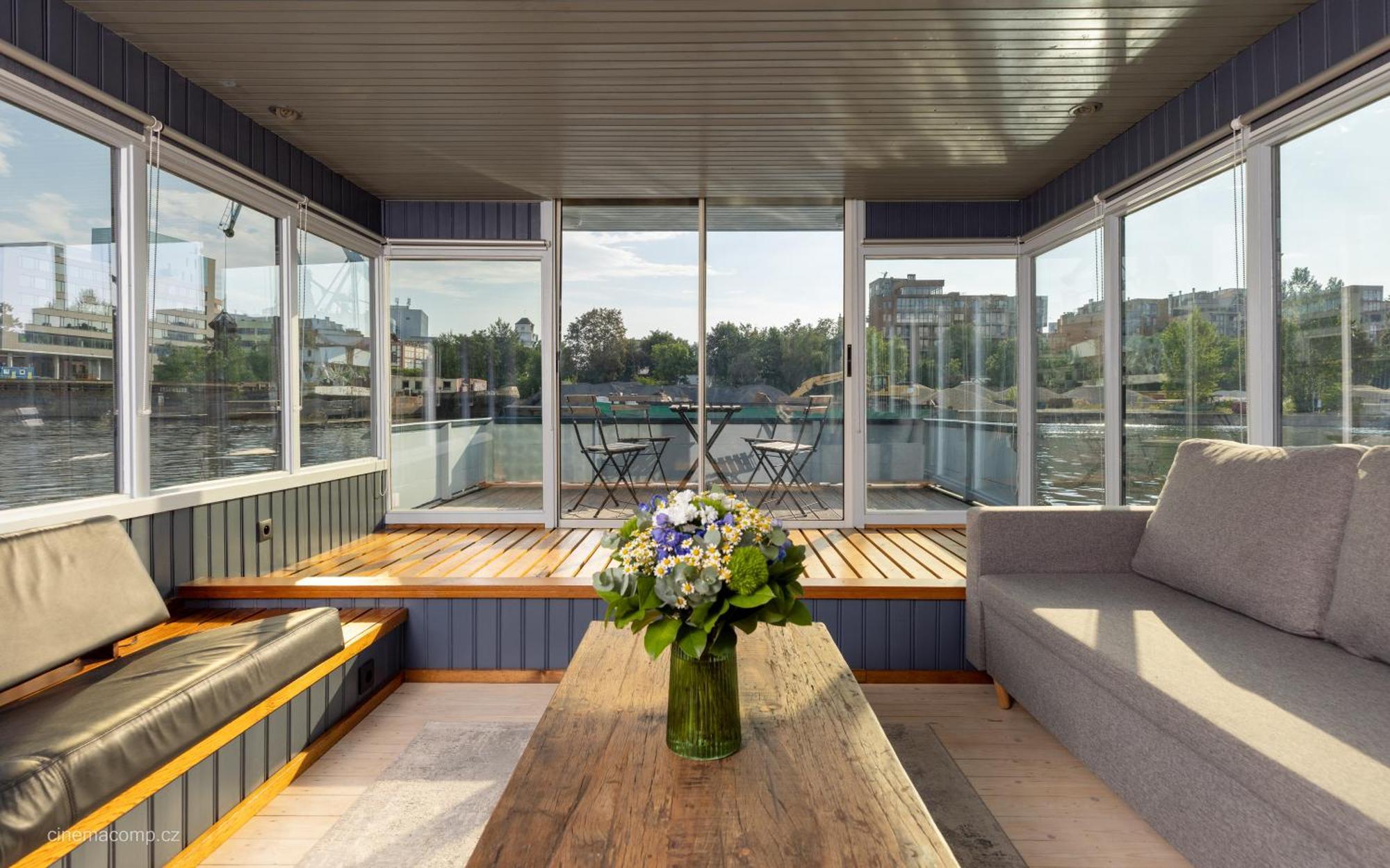 Houseboat - Place In Praha
